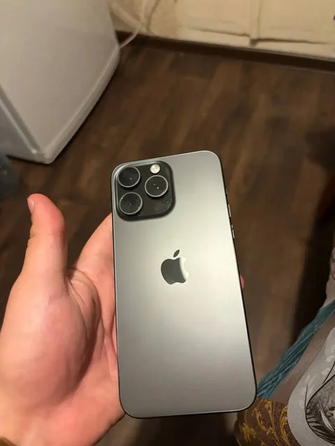 Обмен iPhone 15 Pro Max 256GB на модель выше или другую вещь с доплатой - Смартфоны в Тверь