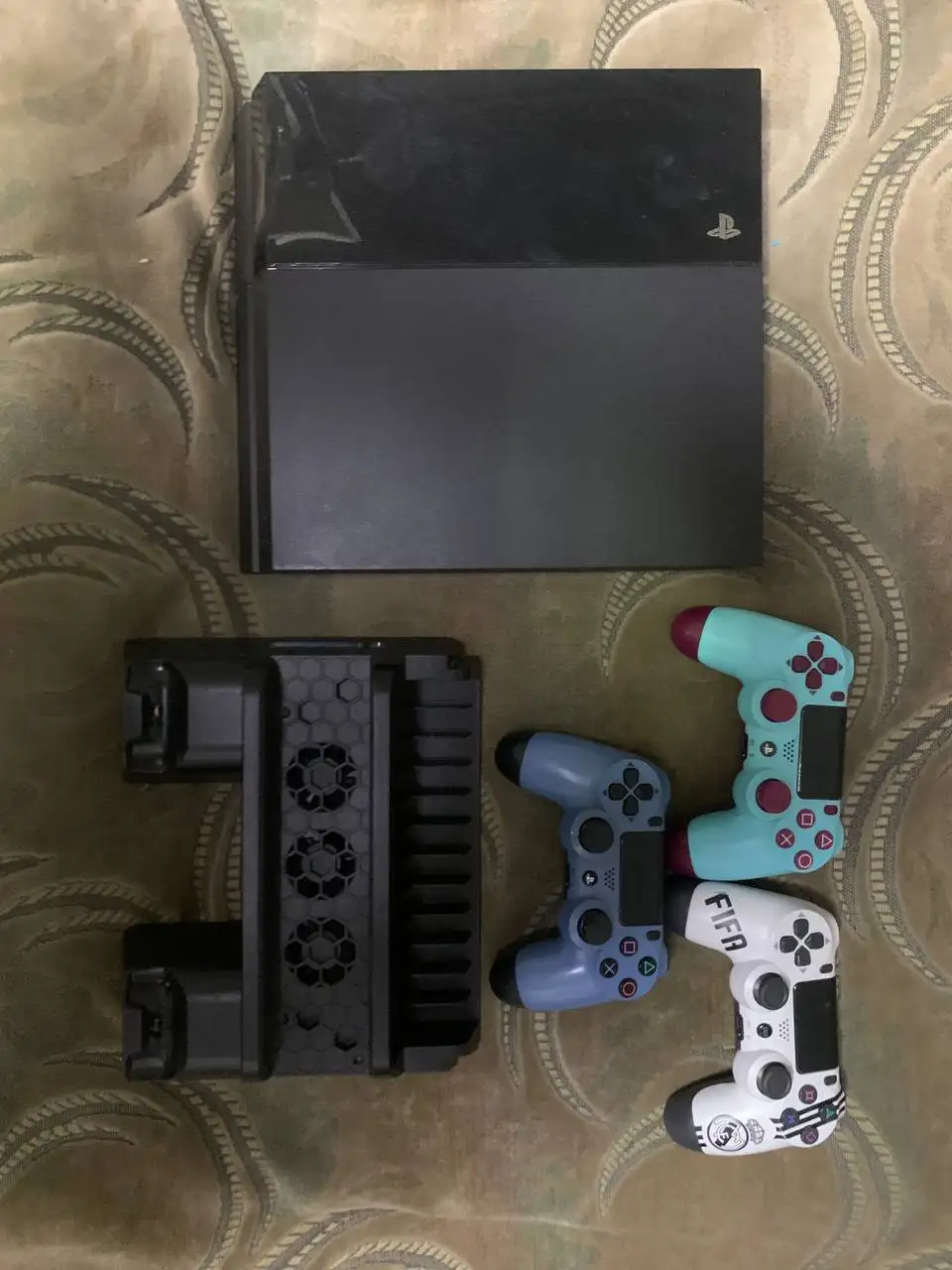 Продам PlayStation 4 500 ГБ с аксессуарами - Игровые приставки (Электроника) в Тверь