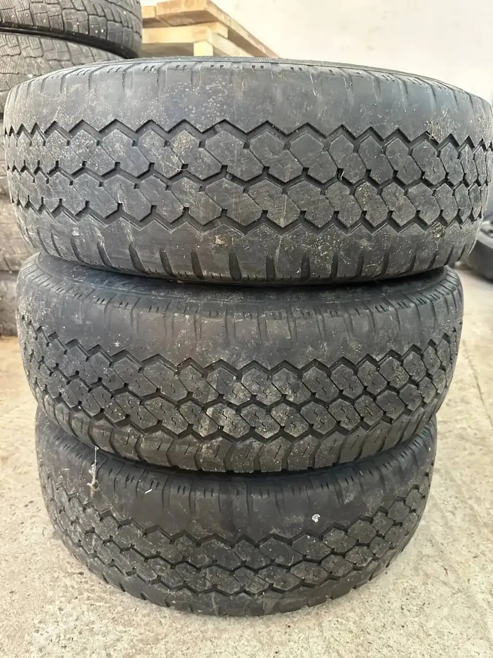 Продам два комплекта колес 225/70 R15C - Шины и диски (Авто) в Тверь