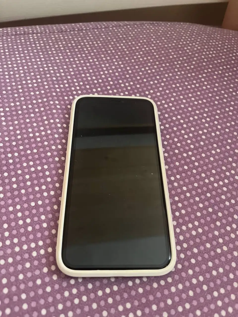 iPhone 11 Pro 64GB с царапинами и замененным АКБ - Смартфоны (Электроника) в Тверь
