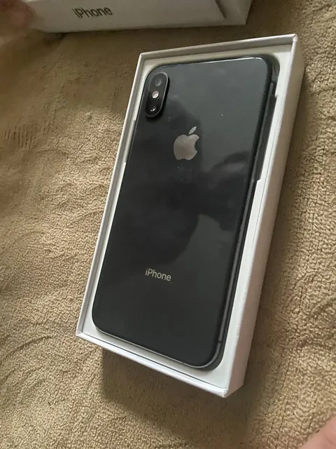 Продам заблокированный iPhone XS - Телефоны в Тверь