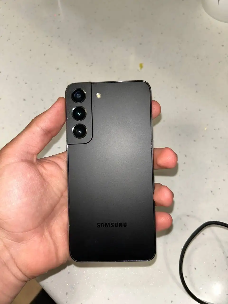 Samsung Galaxy S22 8/256 GB с царапинами, обмен наiPhone или флагманский Android с доплатой - Телефоны (Электроника) в Тверь