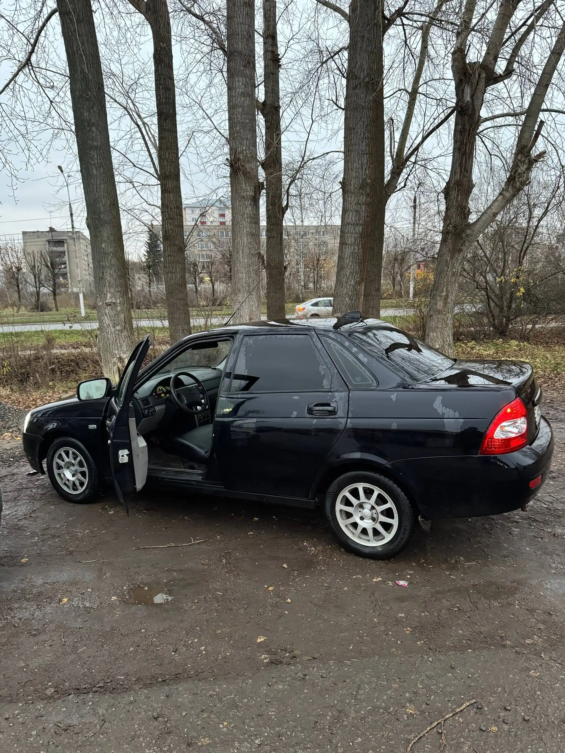 Продам приору 2011 года в комплектации люкс