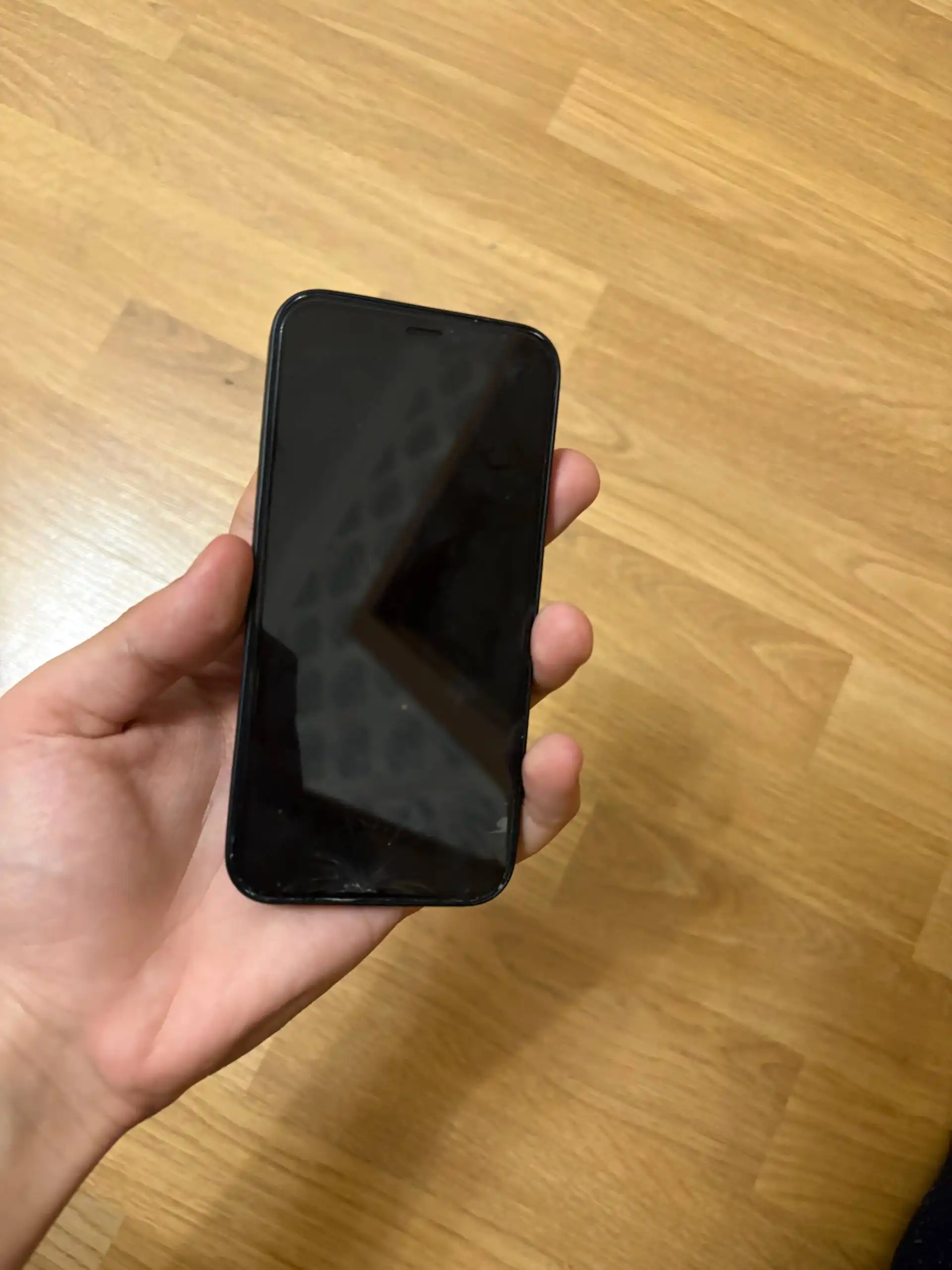 iPhone 12 Mini 64GB с битым экраном