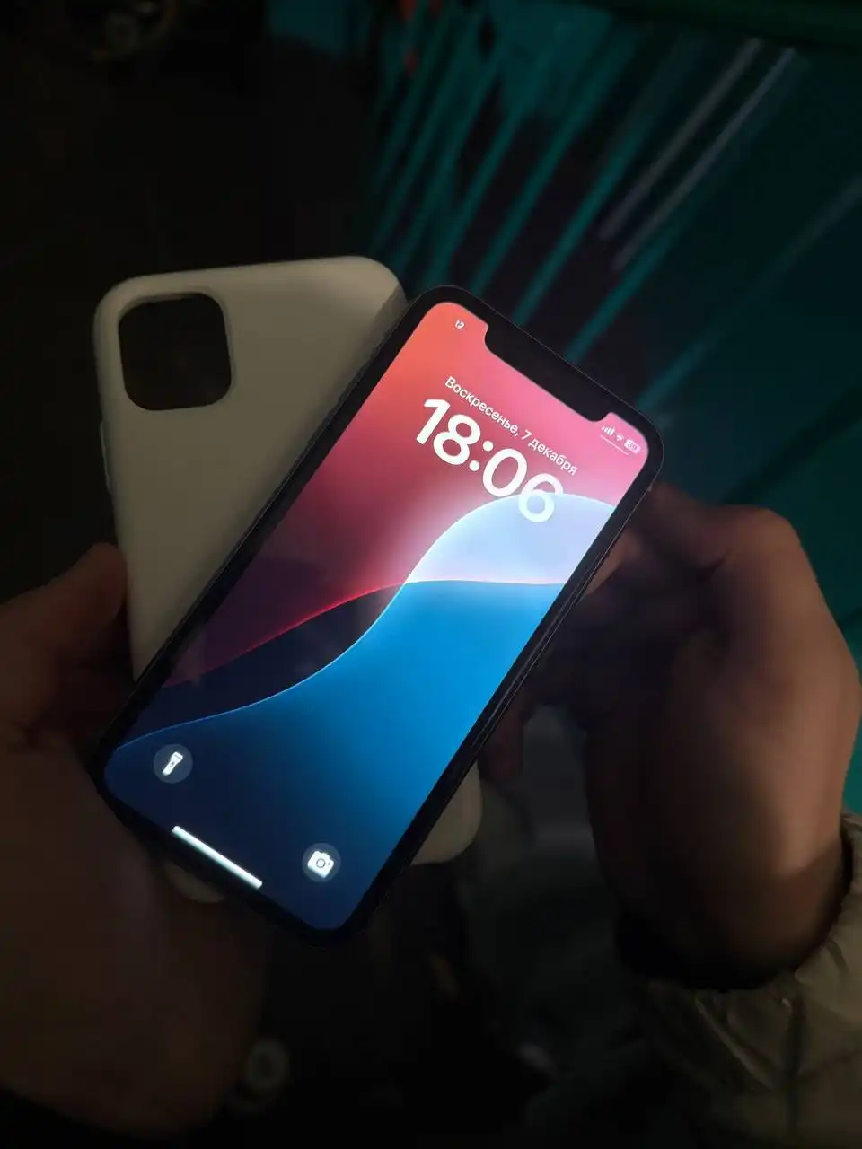 Продам iPhone 11 64 ГБ