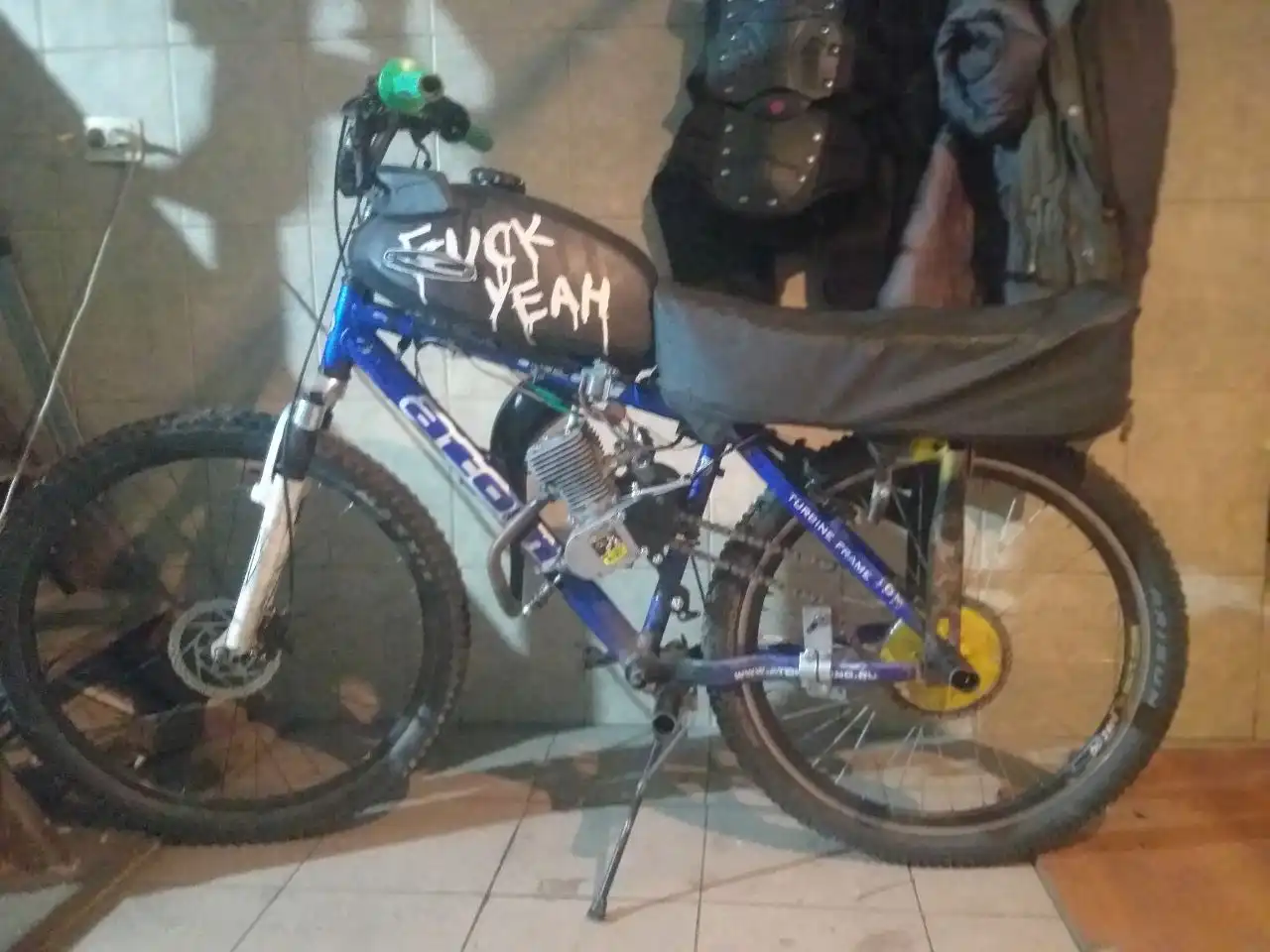 Продажа мотоцикла с двигателем 100 кубов