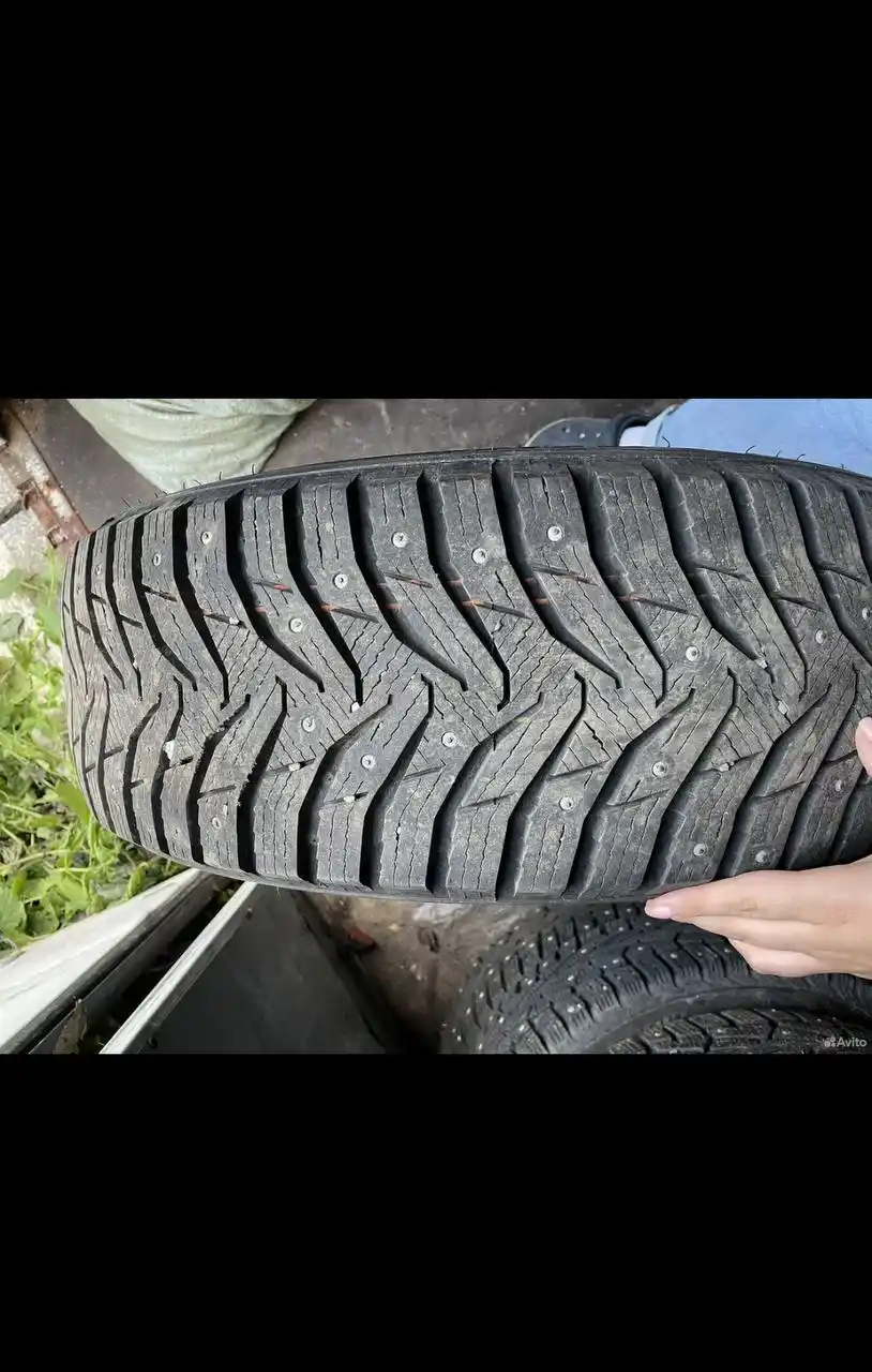 Продам зимнюю резину с шипами 225/65 R17
