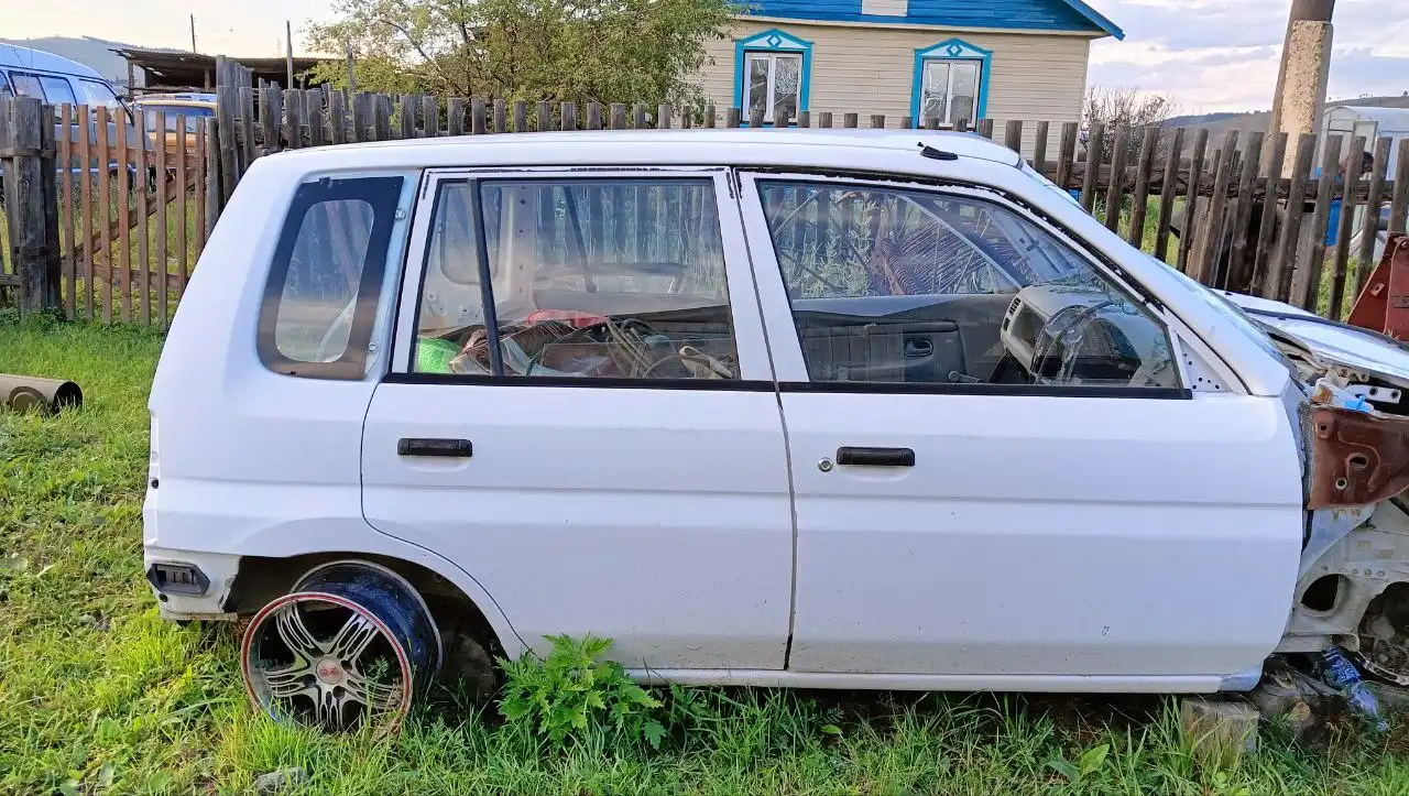 Запчасти Mazda Demio DW3W 2001 г.в.