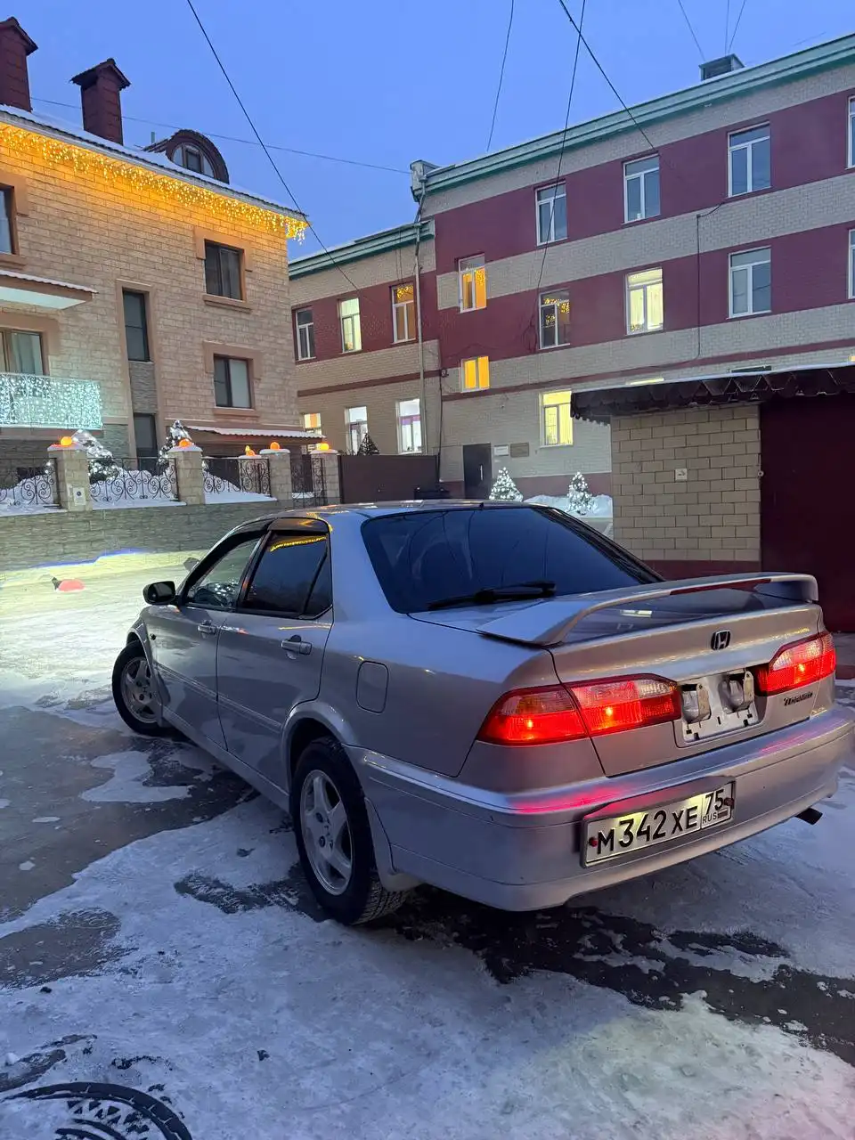 Продажа автомобиля 2002 года с бережной эксплуатацией