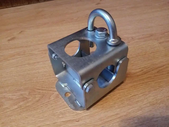 Поворотный кронштейн крепления опорного колеса прицепа - Двигатели в Чита