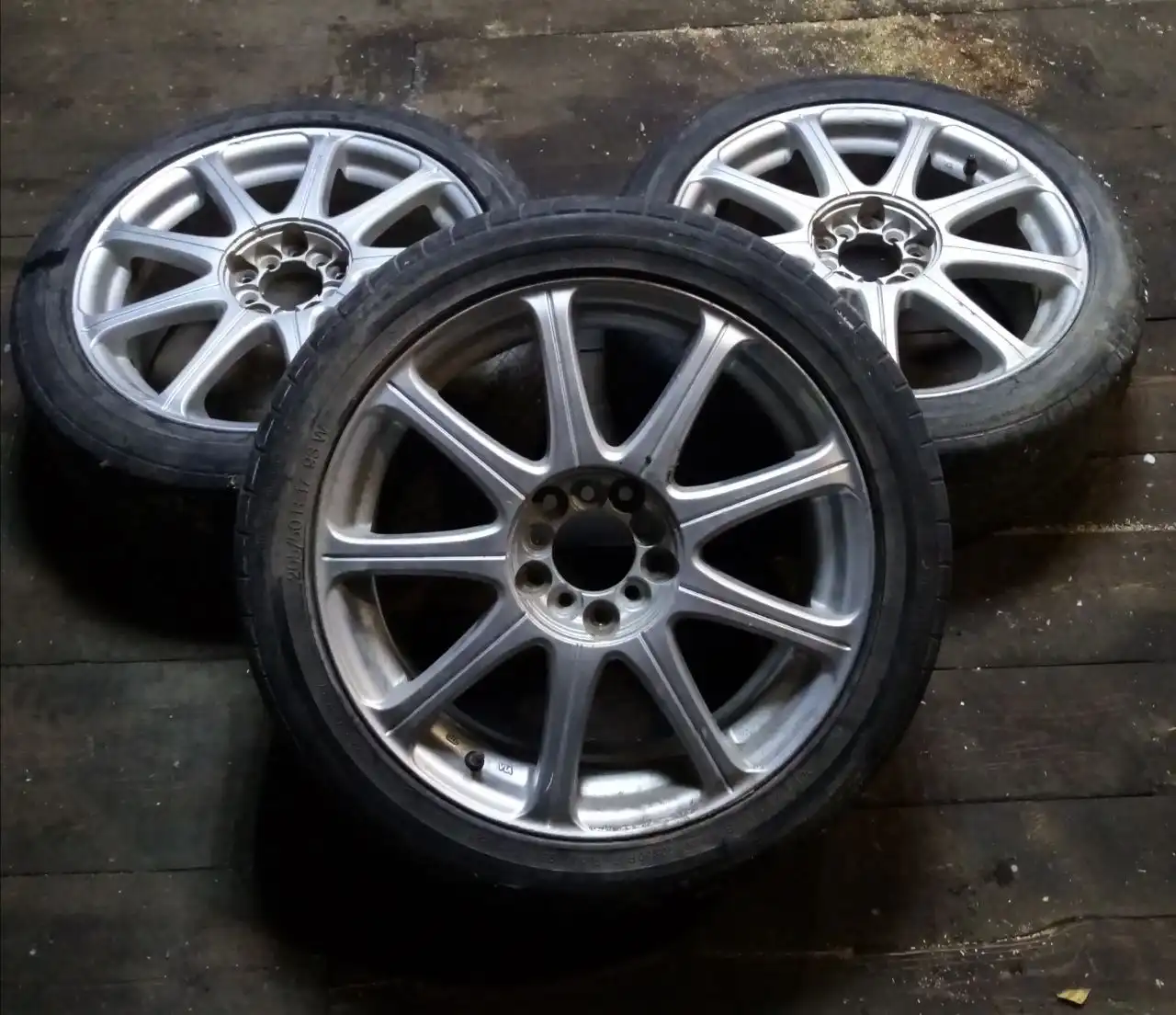 Продам 4 литых диска R17 с резиной