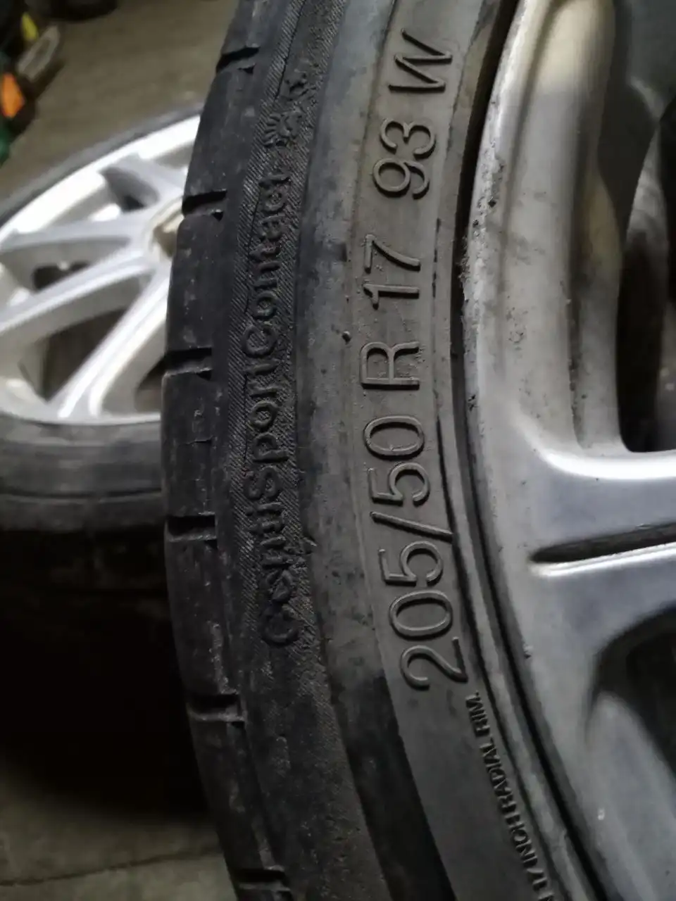 Продам 4 литых диска R17 с резиной