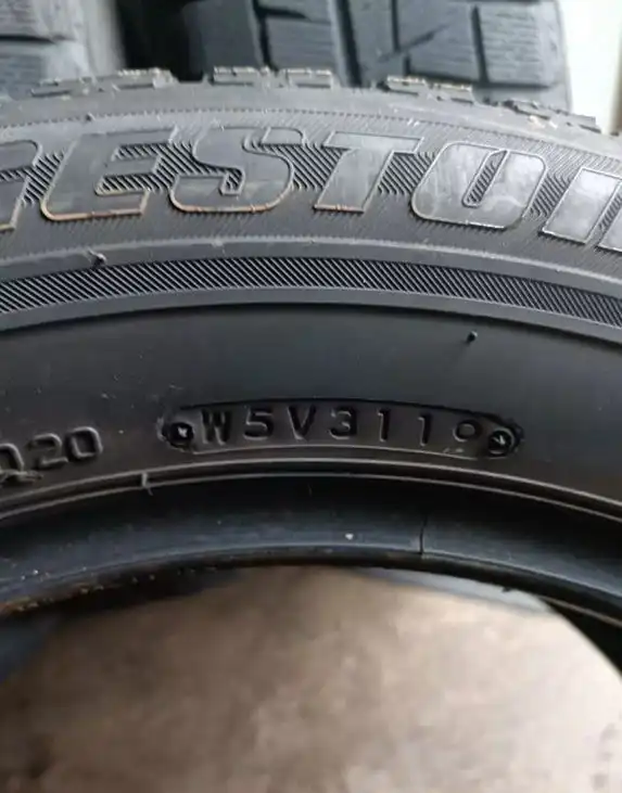 Шины Bridgestone Blizzak 205/60 R16 - Шины и диски (Авто) в Чита