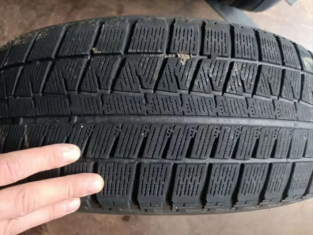 Шины Bridgestone Blizzak 205/60 R16 - Шины и диски (Авто) в Чита