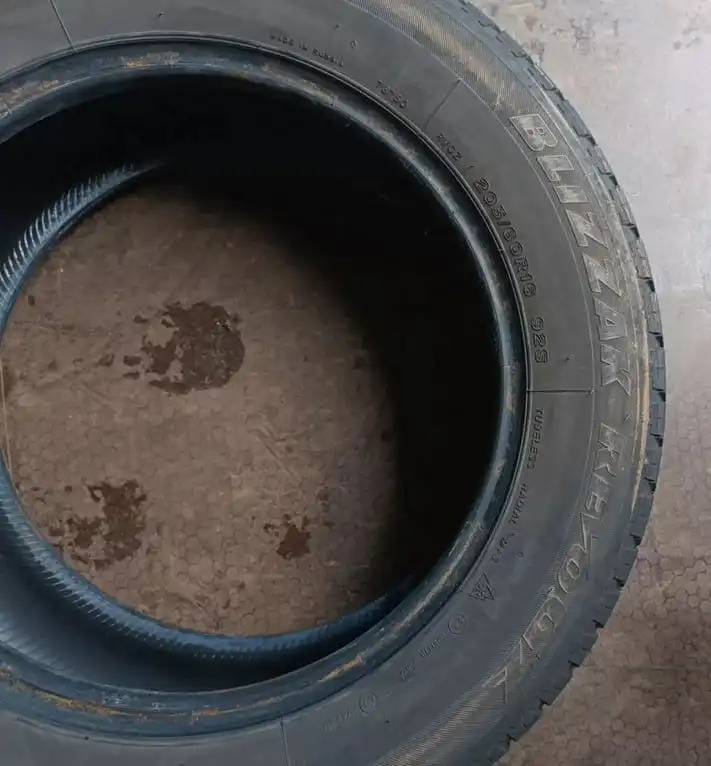 Шины Bridgestone Blizzak 205/60 R16 - Шины и диски (Авто) в Чита