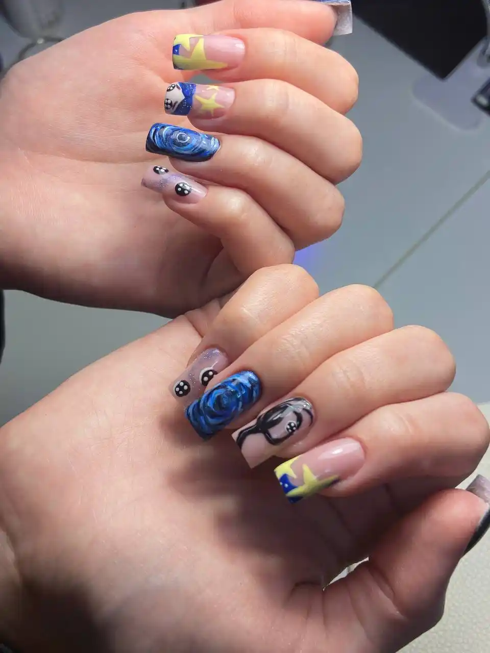 Услуги маникюра и наращивания ногтей