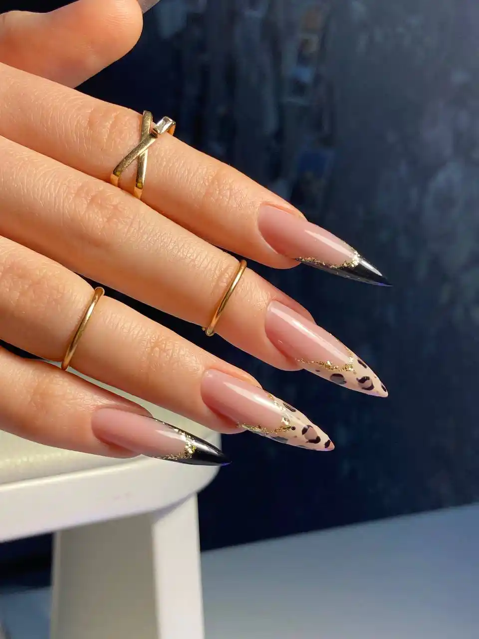 Услуги маникюра и наращивания ногтей