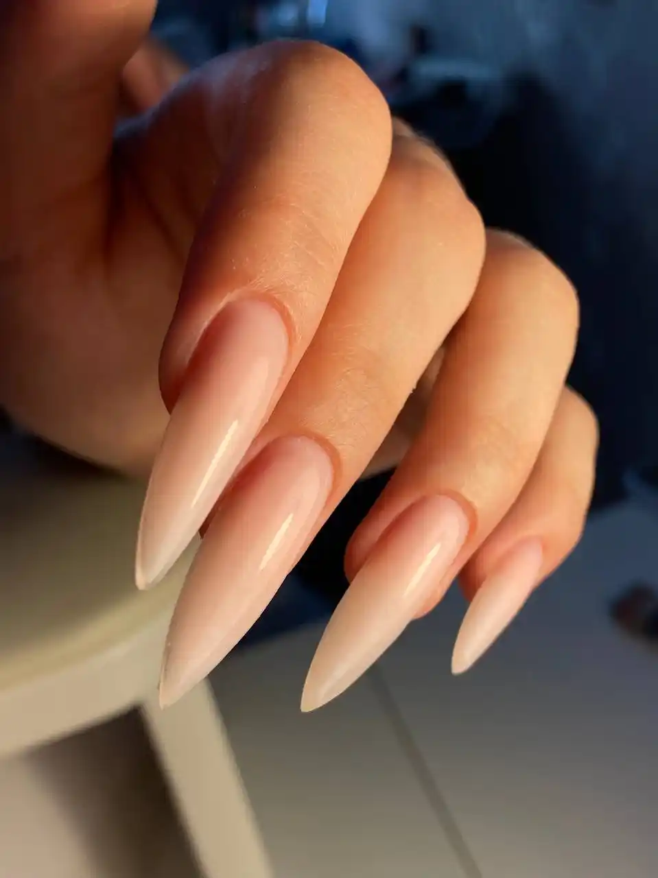 Услуги маникюра и наращивания ногтей