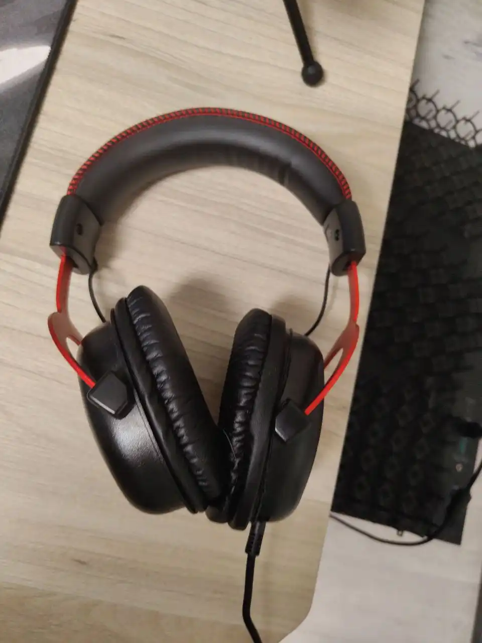 Продам стол и компьютерную технику