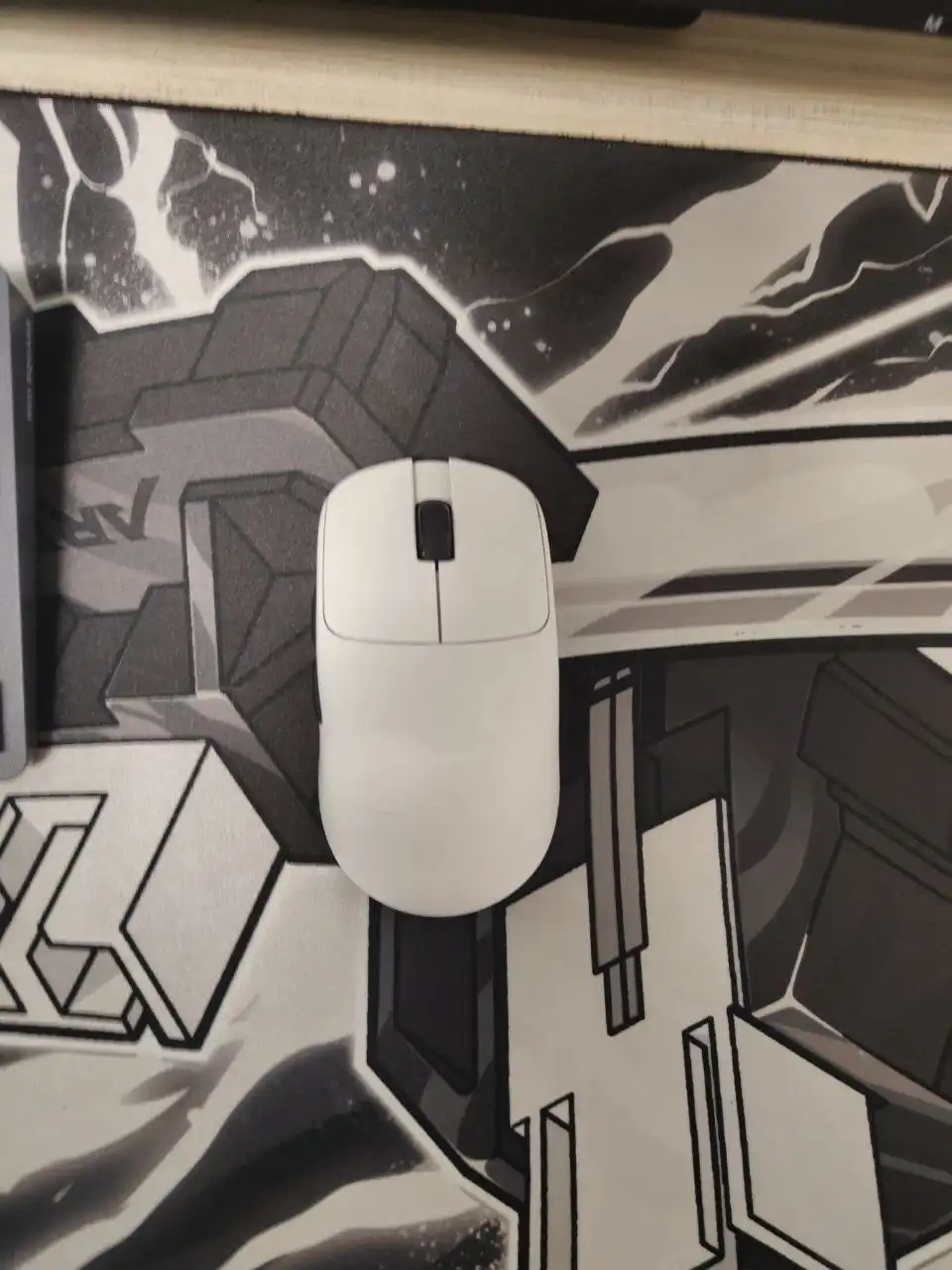 Продам стол и компьютерную технику