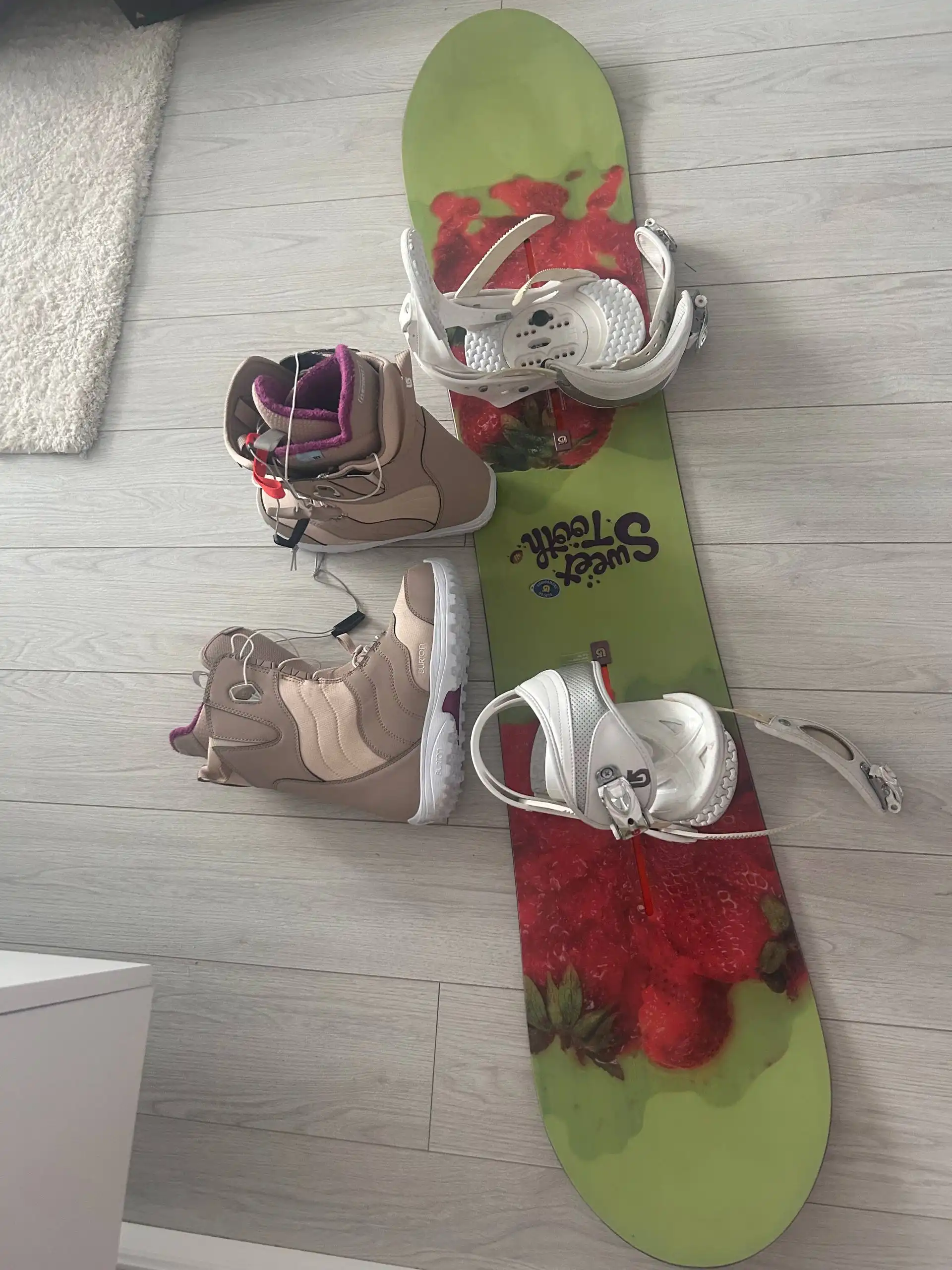 Продажа сноуборда Burton с креплением и ботинками