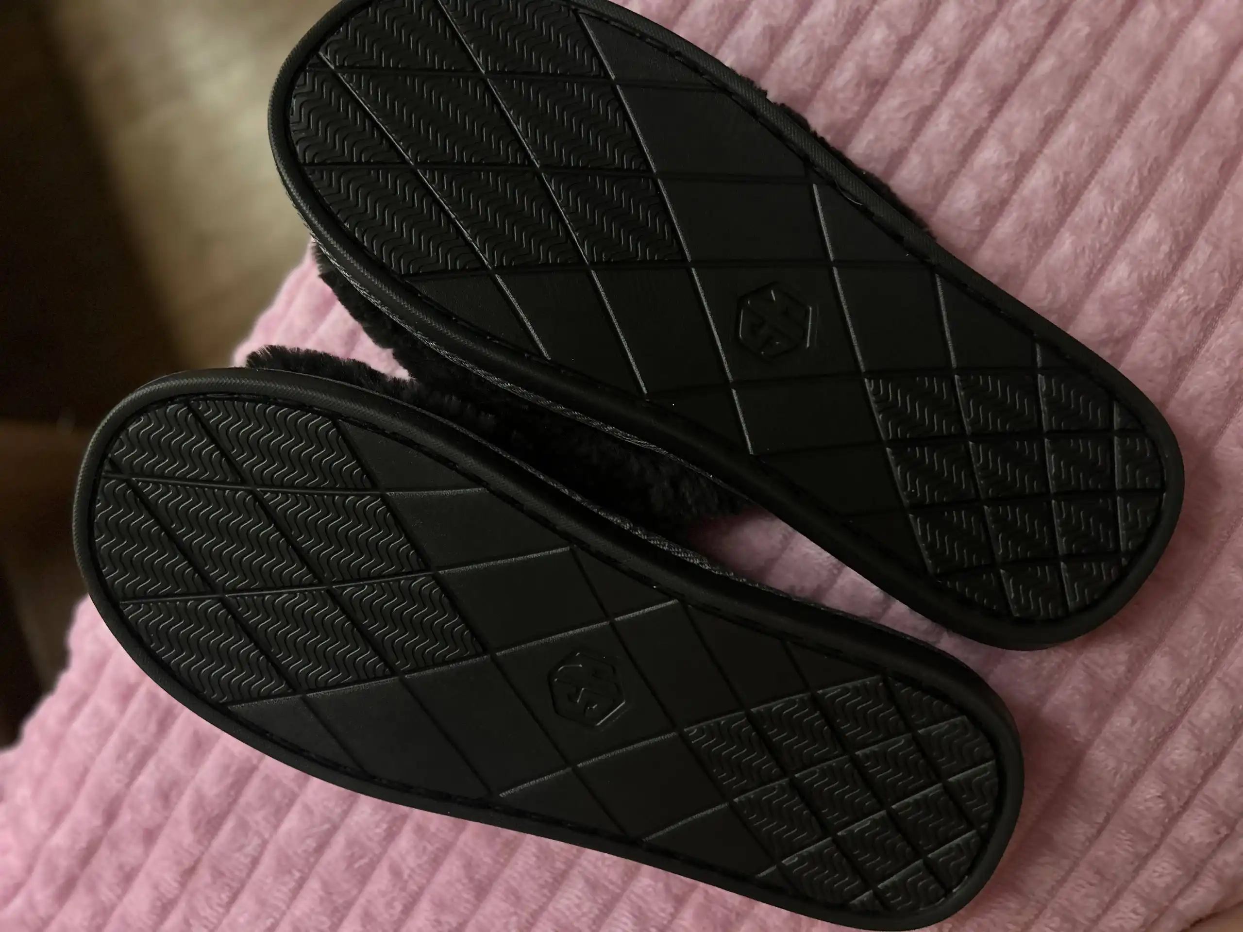 Мужские тапочки новые