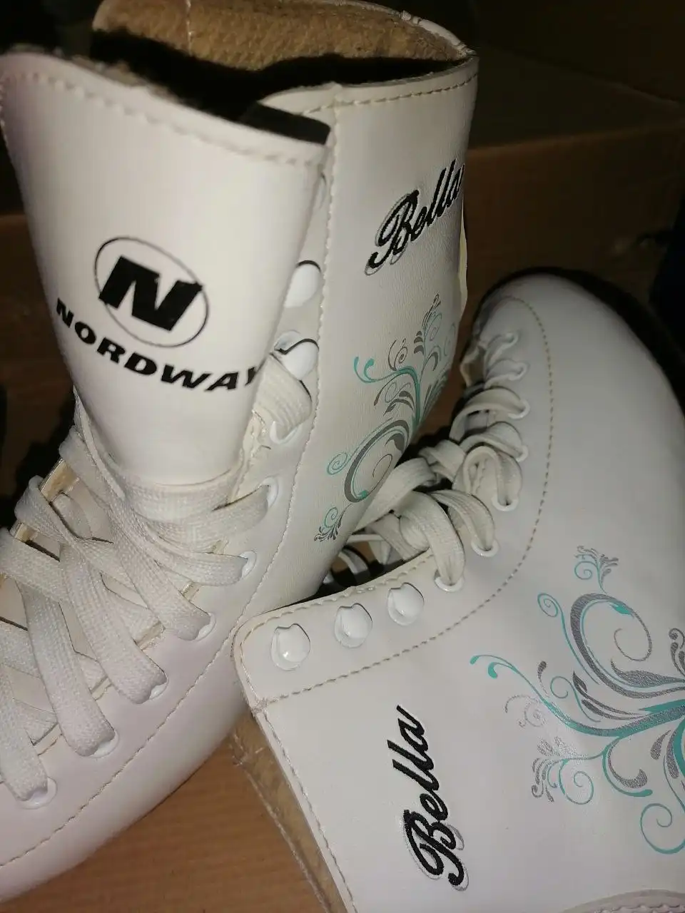 Фигурные коньки NORDWAY Bella размер 35