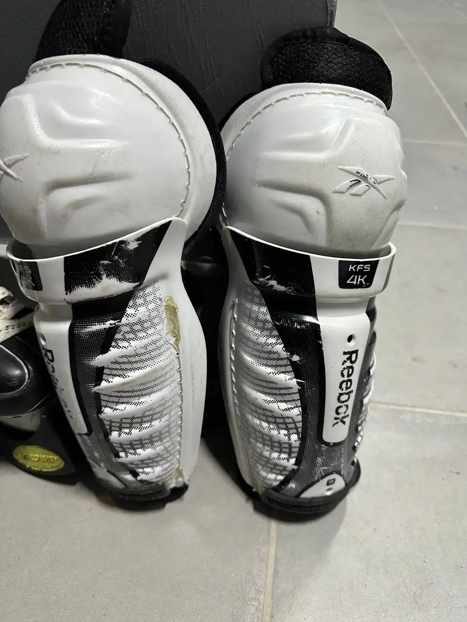 Щитки хоккейные детские