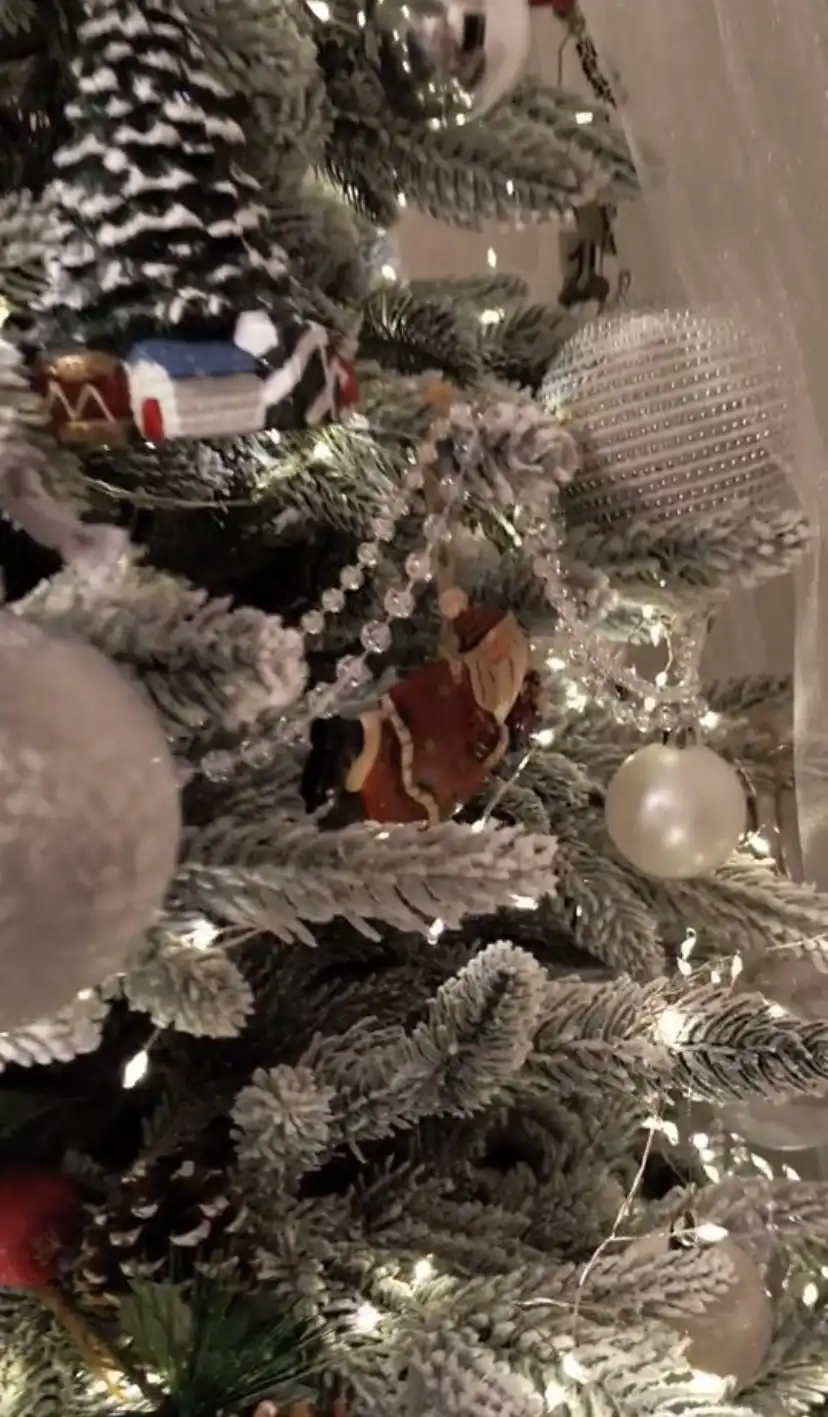 Продам елку в идеальном состоянии