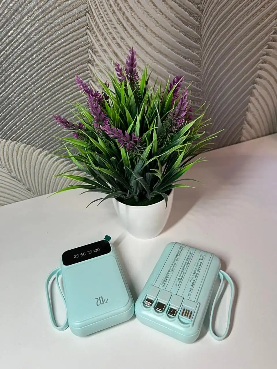 Повербанк 20W с фонариком и быстрой зарядкой