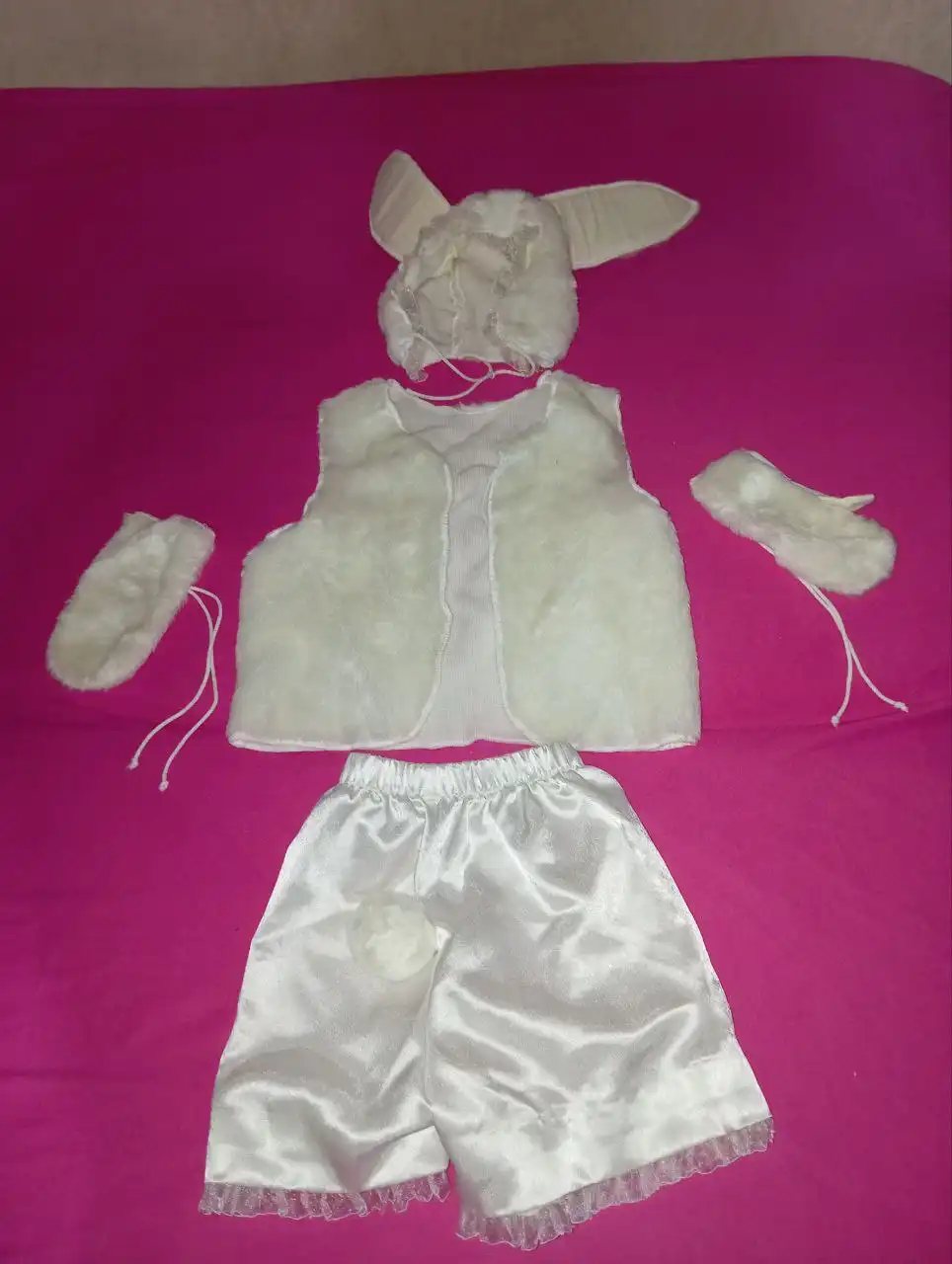 Продам костюм зайчика на рост 100-120