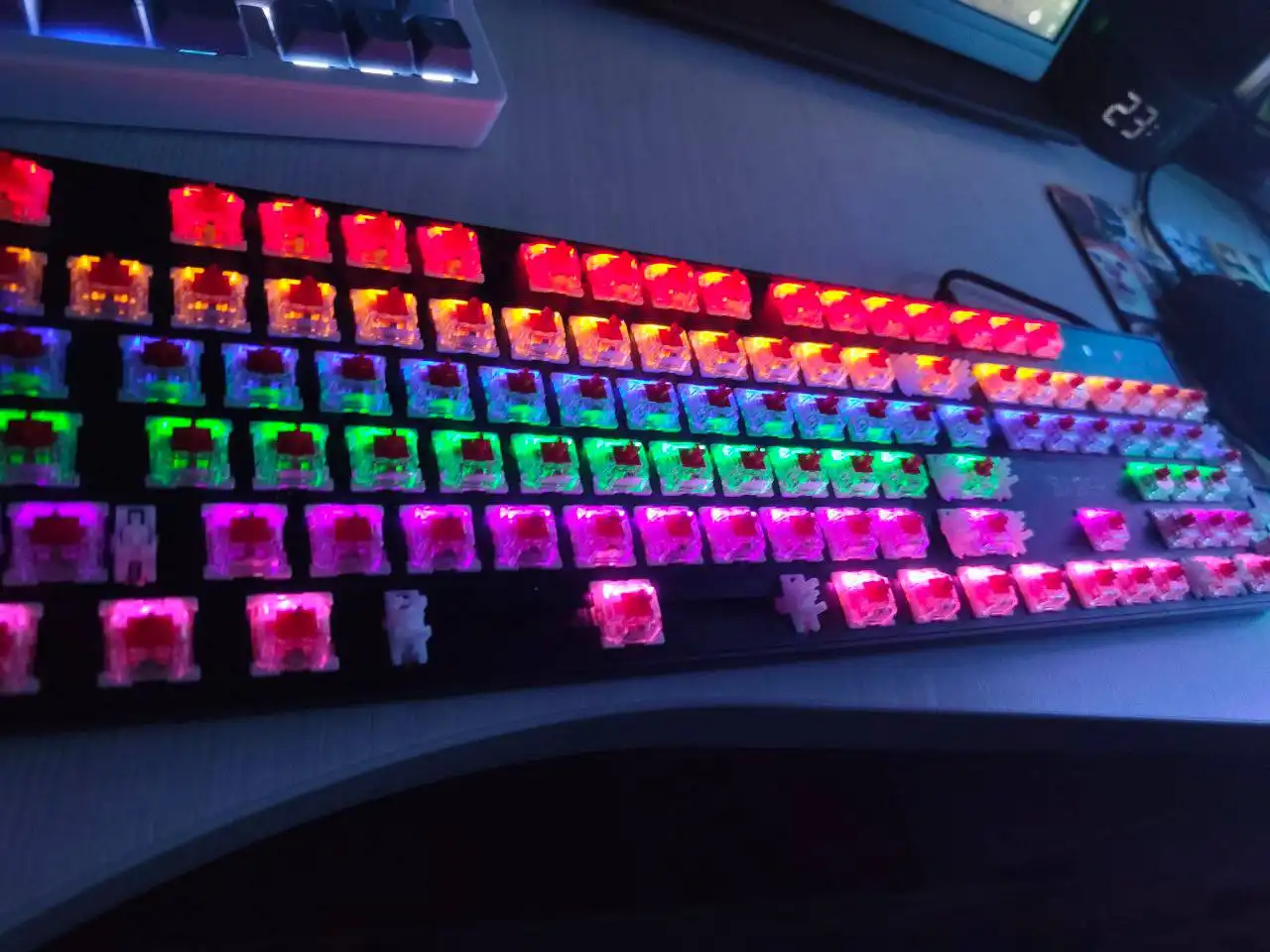 Механическая клавиатура DEX SABER с RGB подсветкой - Компьютерные аксессуары (Электроника) в Барнаул