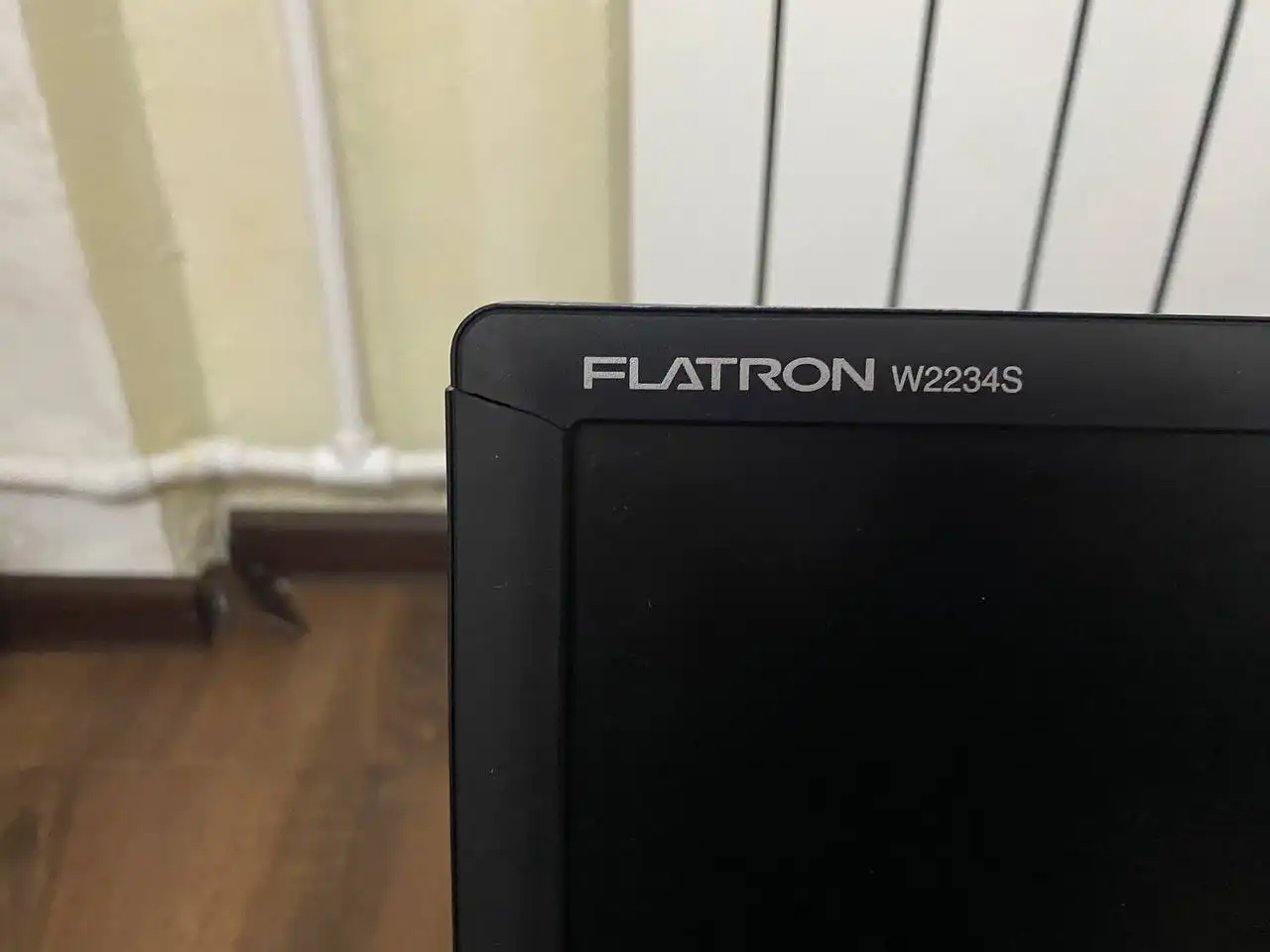Монитор LG Flatron W2234S с дефектом и оперативная память