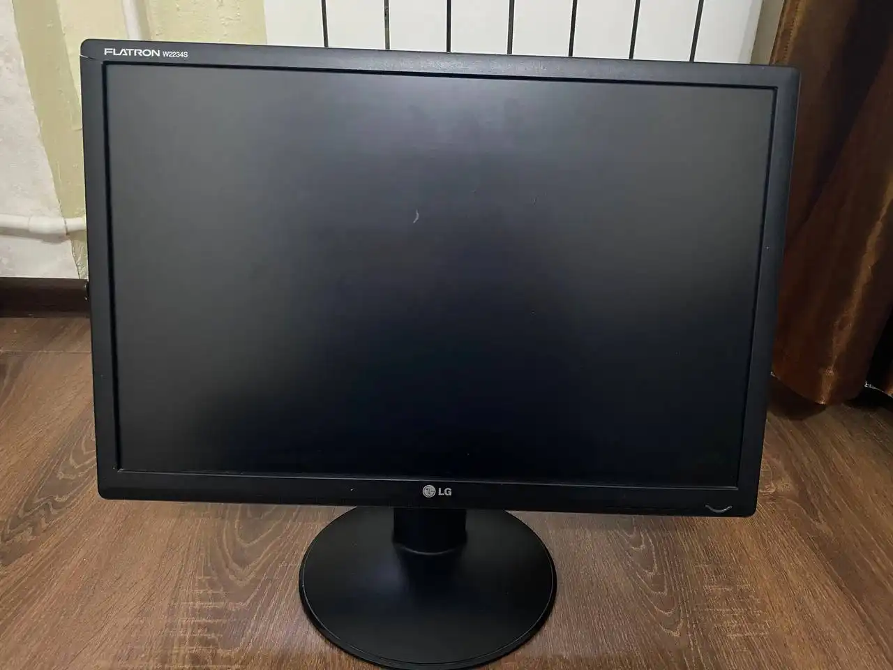Монитор LG Flatron W2234S с дефектом и оперативная память