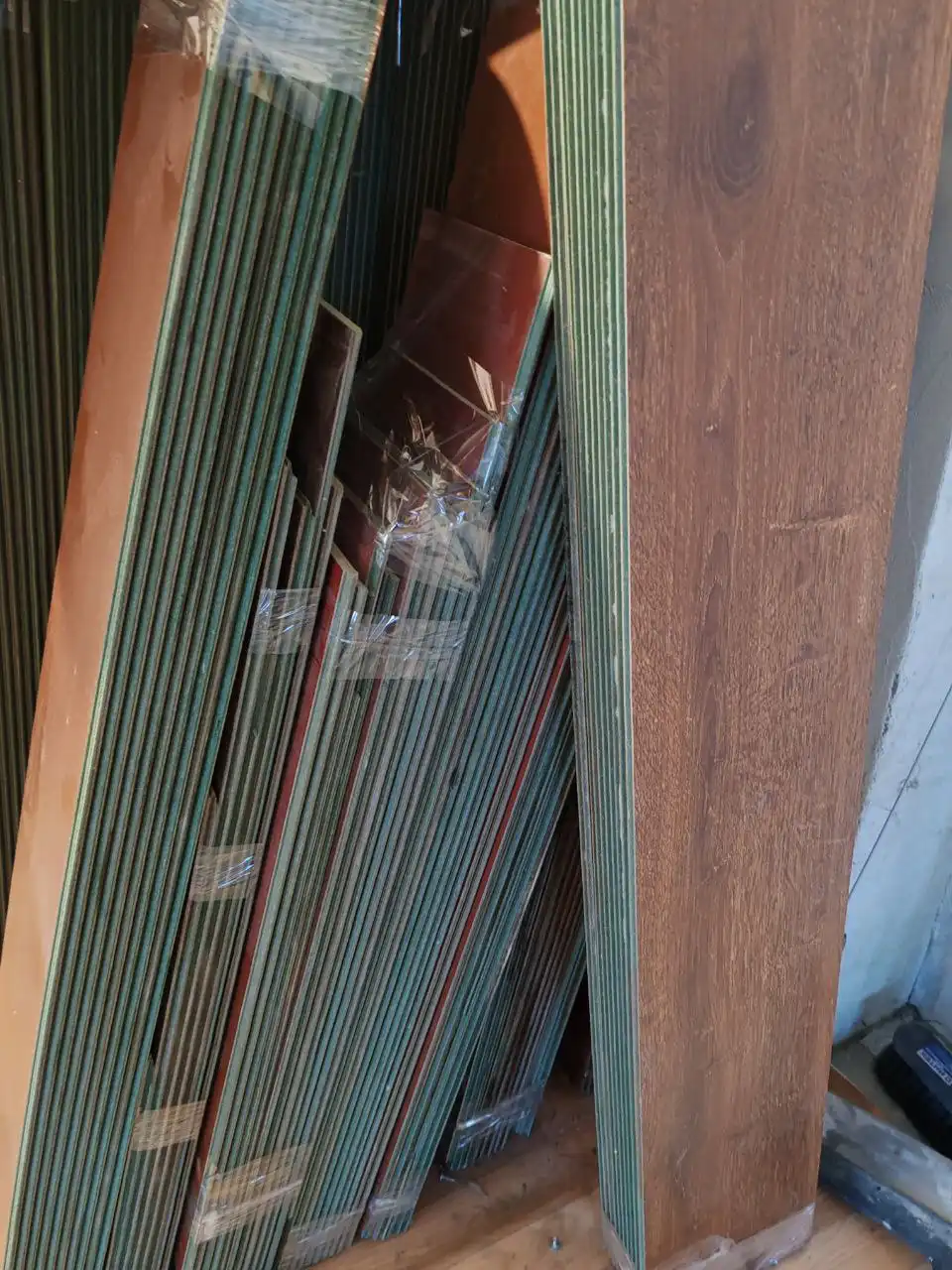 Продам ламинат в хорошем состоянии