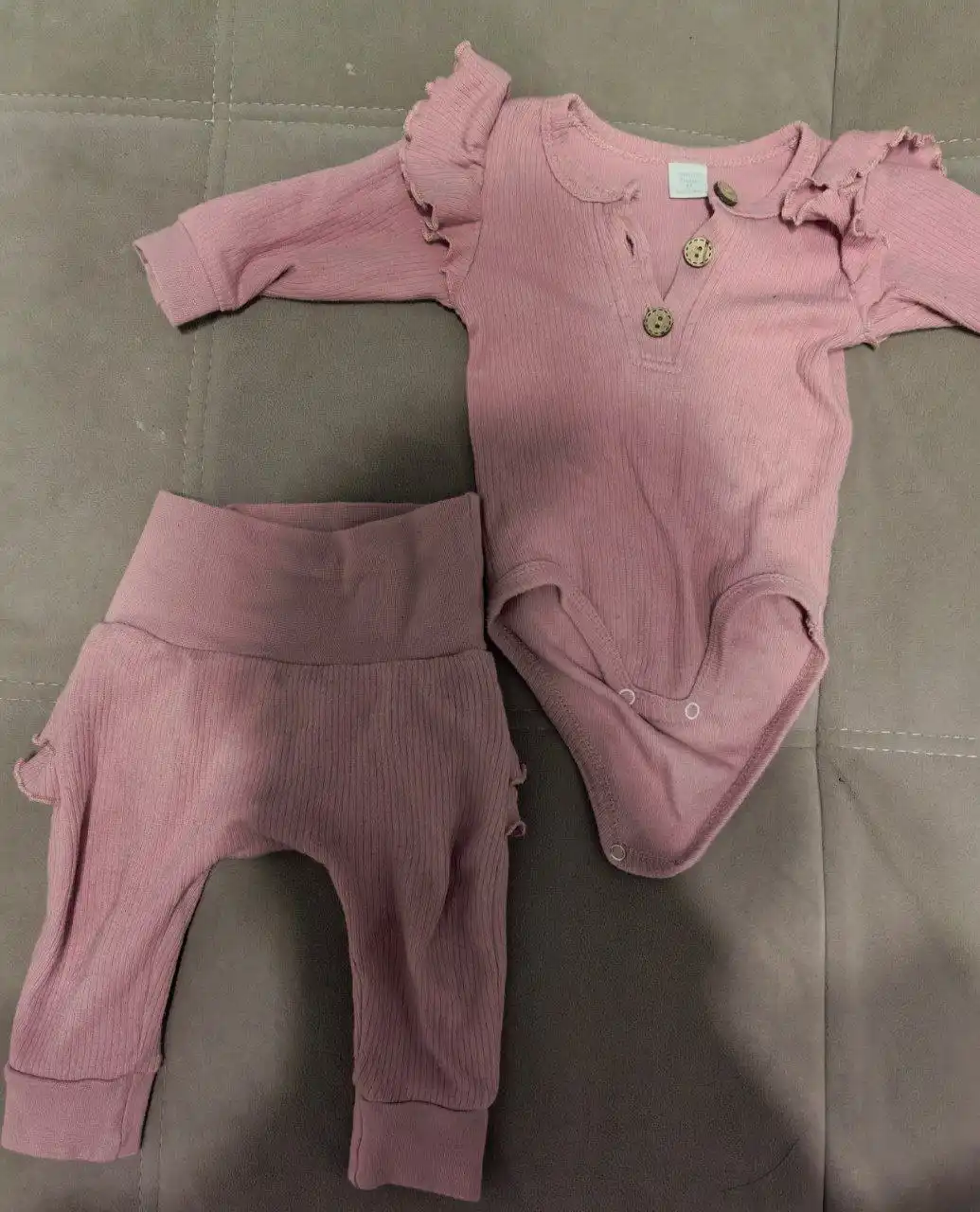 Продажа детской одежды: комбинезоны и костюмчик - Товары для детей в Барнаул