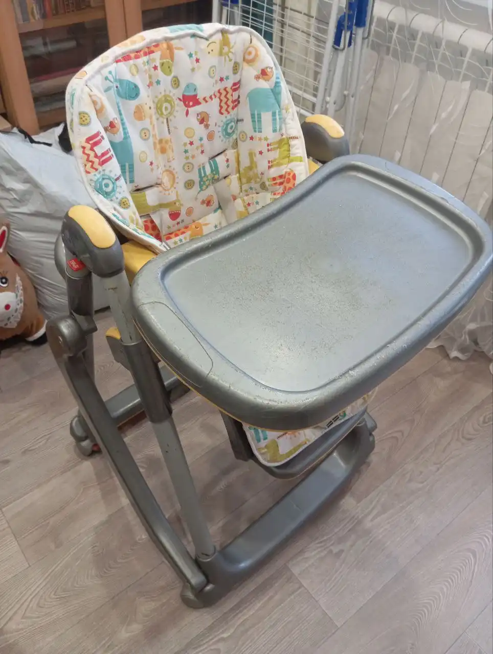 Стульчик детский с ремнями, чехлом и столиком - Детская мебель (Товары для детей) в Барнаул