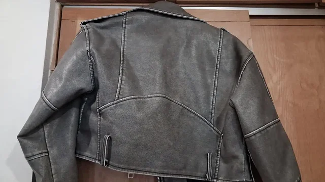 Кожаная куртка размер S - Вечерняя одежда в Барнаул