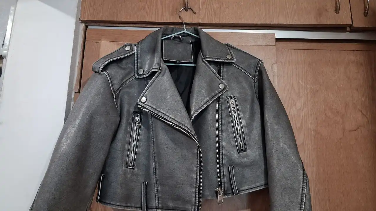 Кожаная куртка размер S - Куртки (Одежда) в Барнаул