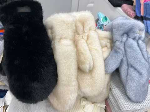 Варежки меховые - Вечерняя одежда в Барнаул