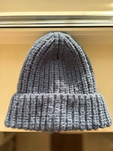 Женская теплая шапка - Ткани в Барнаул