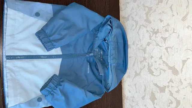 Продам ветровку для мальчика размер 80 - Детская одежда в Барнаул