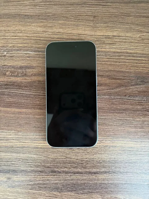 Айфон 15 128гб с АКБ 87% - Мониторы в Барнаул