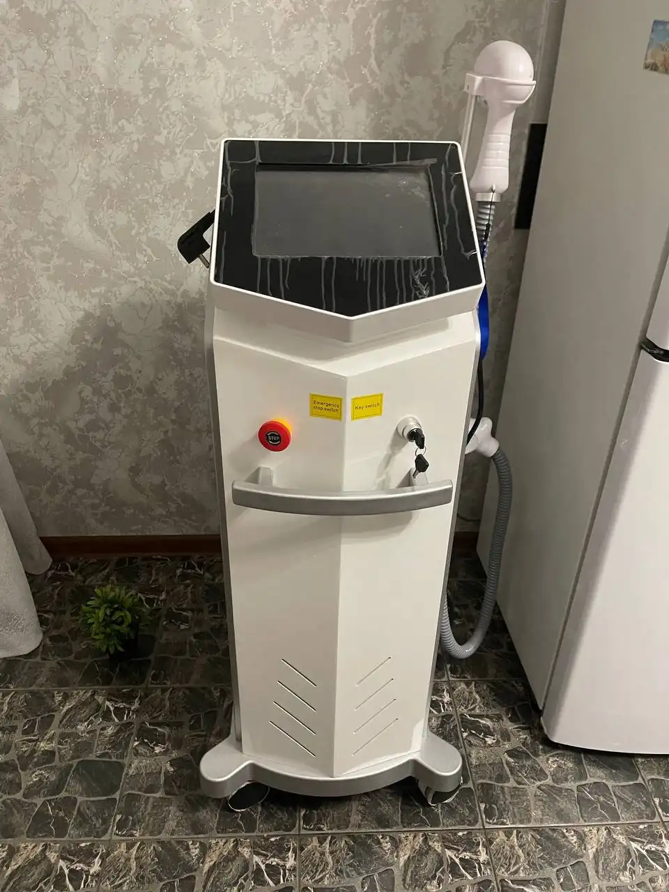 Продам аппарат лазерной эпиляции - Косметологическое оборудование (Барахолка) в Барнаул