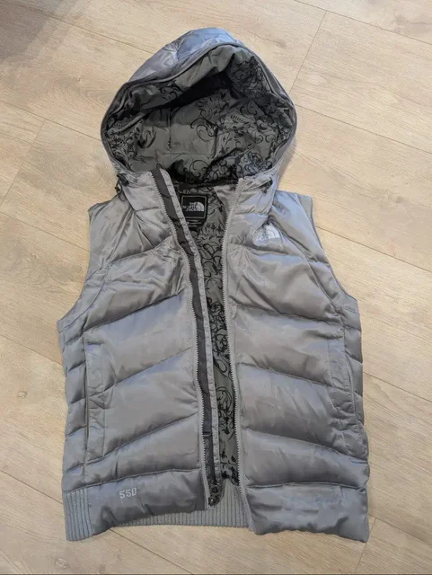 Жилетка утепленная женская The North Face размер М - Вечерняя одежда в Барнаул