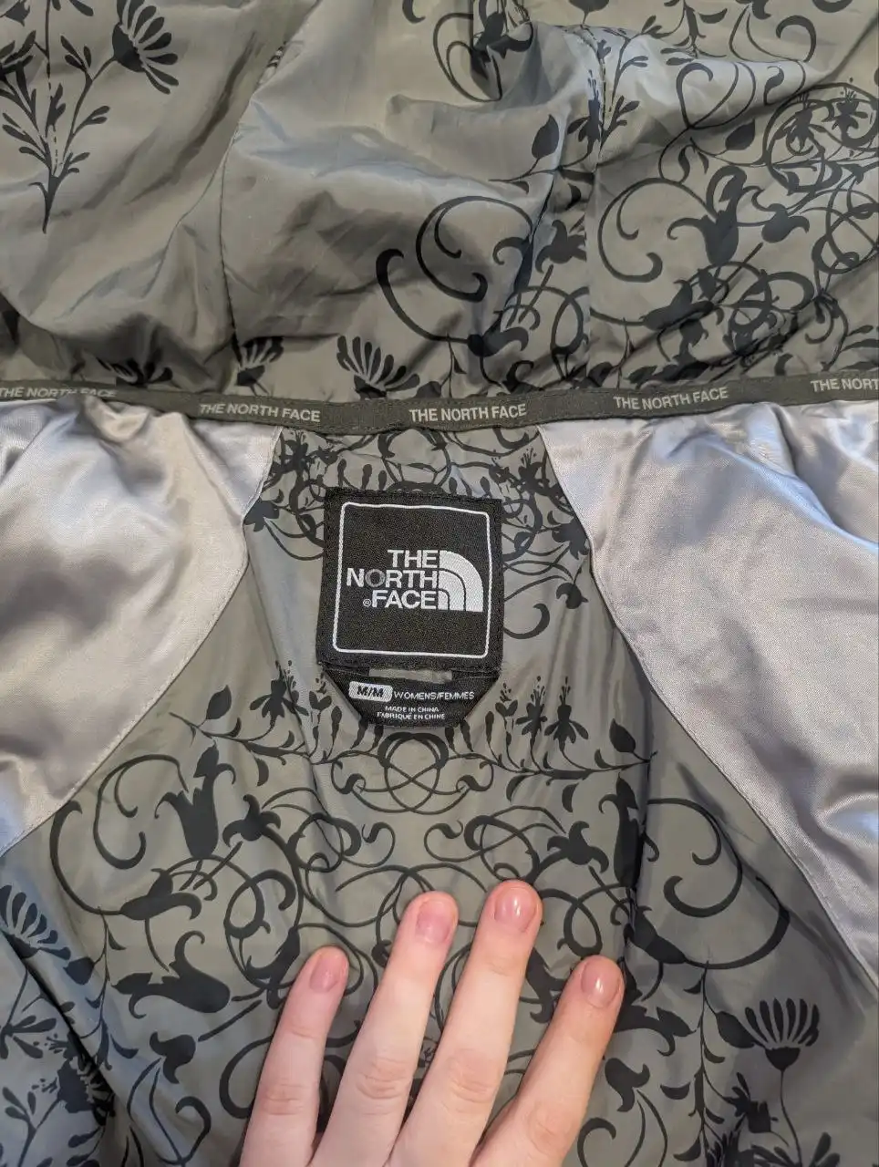 Жилетка утепленная женская The North Face размер М - Верхняя одежда (Одежда) в Барнаул