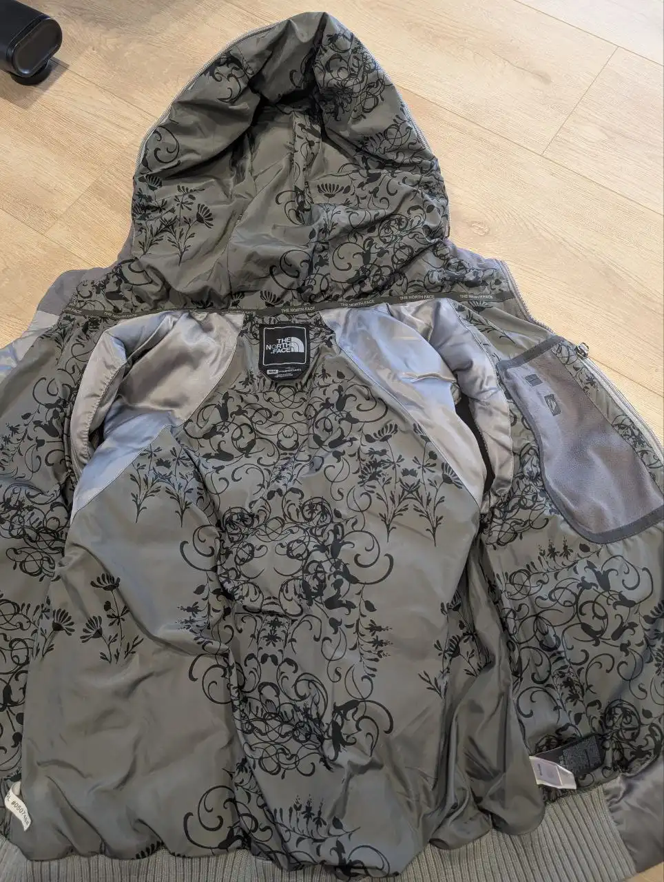 Жилетка утепленная женская The North Face размер М - Верхняя одежда (Одежда) в Барнаул