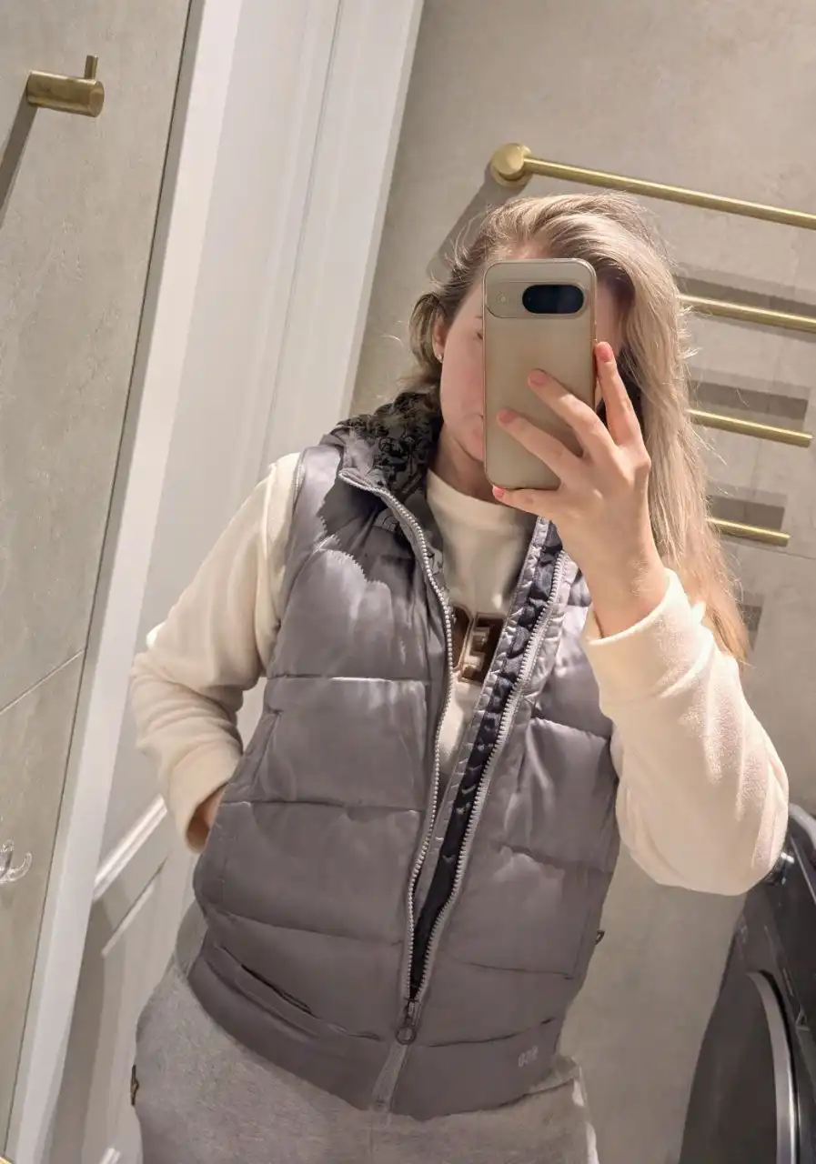 Жилетка утепленная женская The North Face размер М - Верхняя одежда (Одежда) в Барнаул