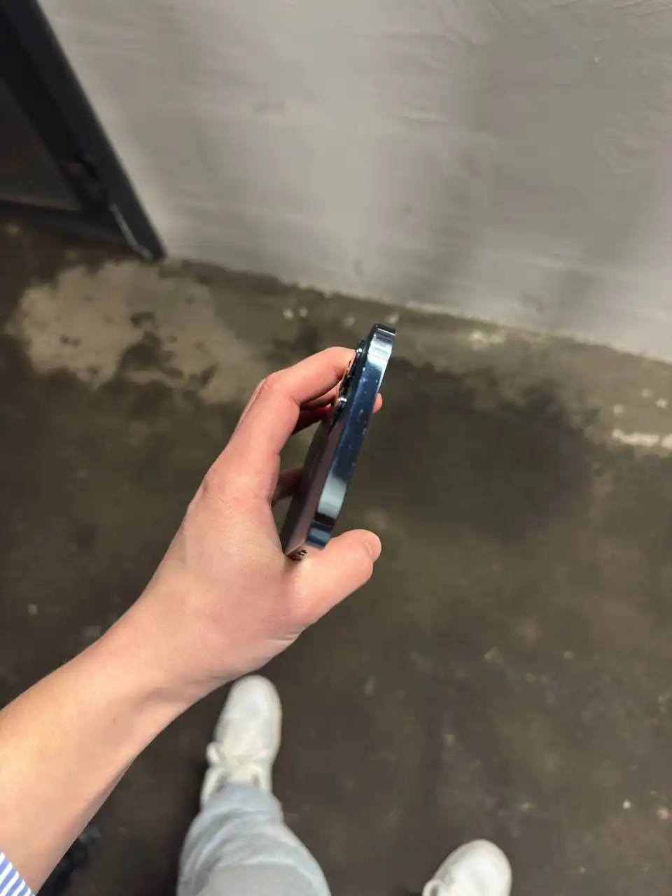 Продам iPhone 12 Pro Max с дефектом экрана - Смартфоны и телефоны (Электроника) в Барнаул