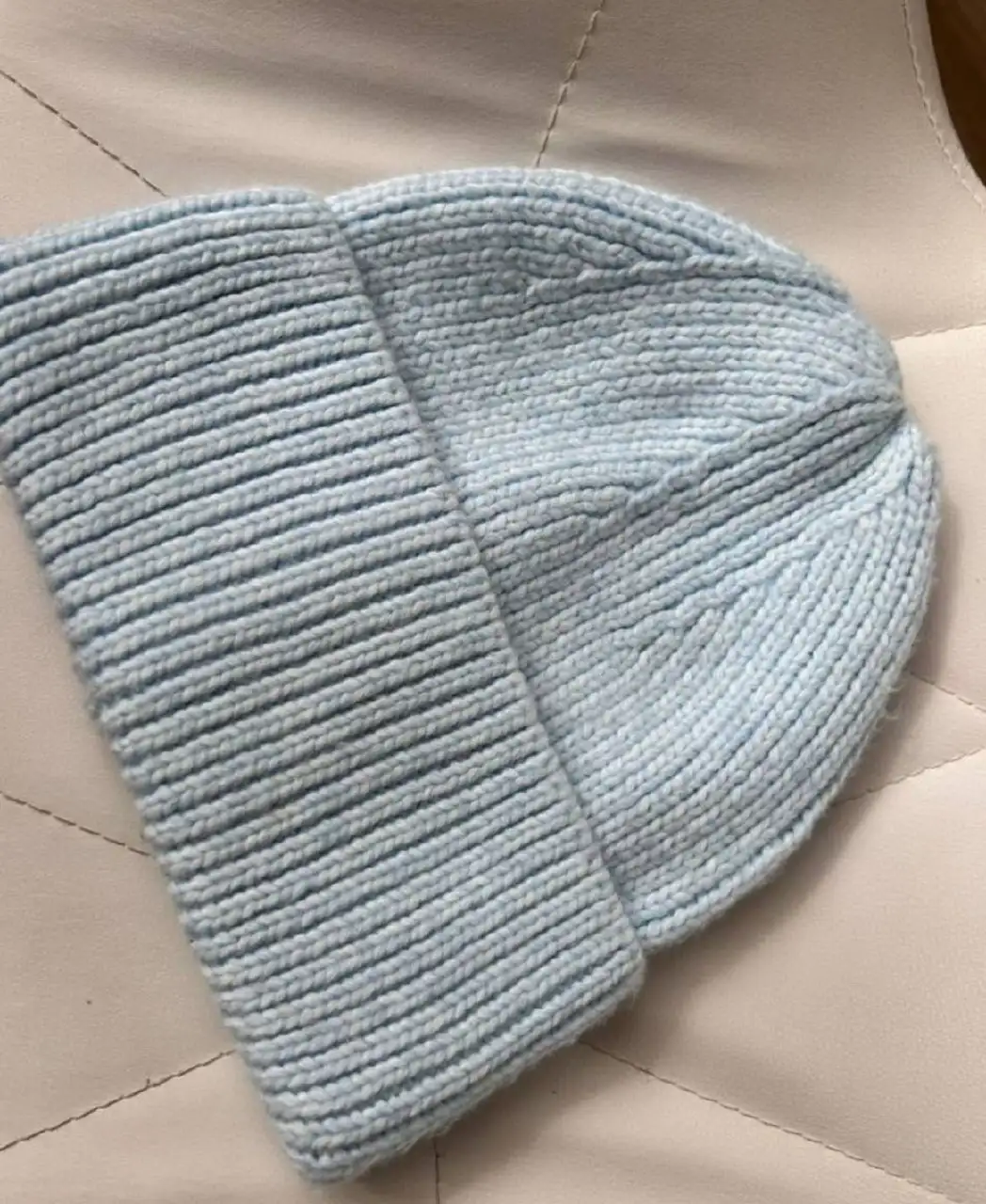 Женские шапки, две штуки - Головные уборы (Одежда) в Барнаул